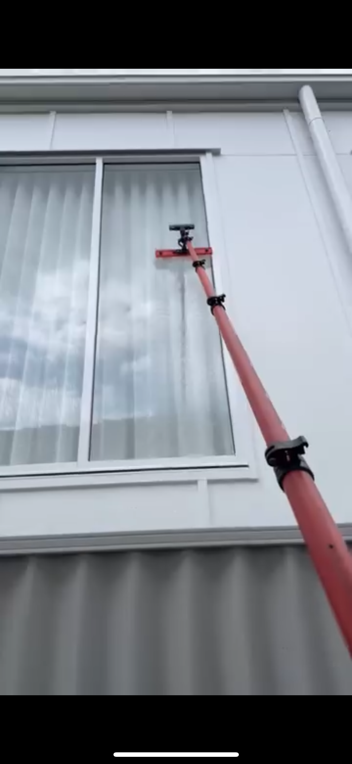 Exterior window cleaning with telescopic pole